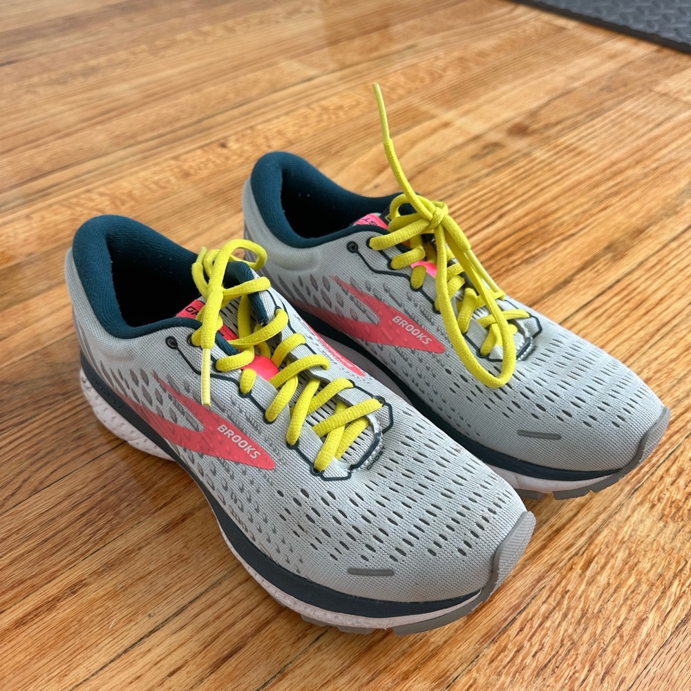 Women’s Brooks Ghost Sneakers